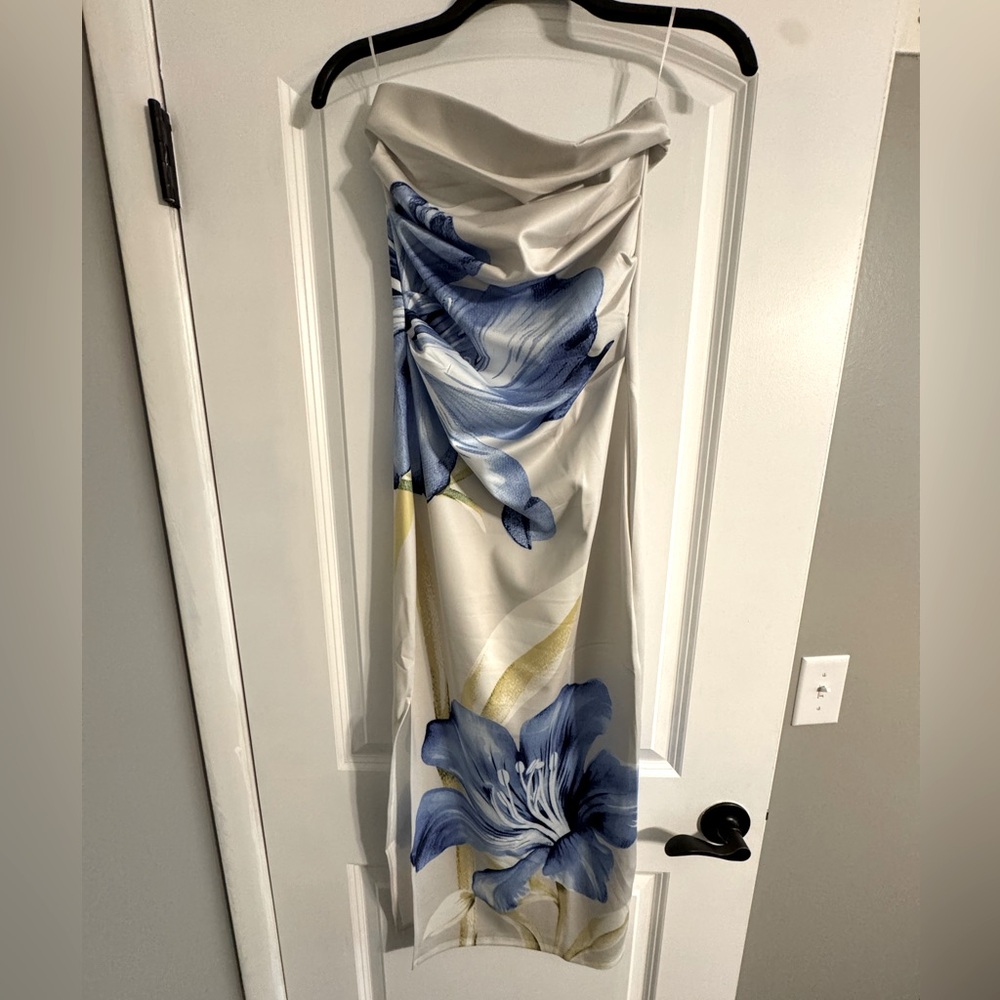 Elegant Floral Strapless Dress- NWT